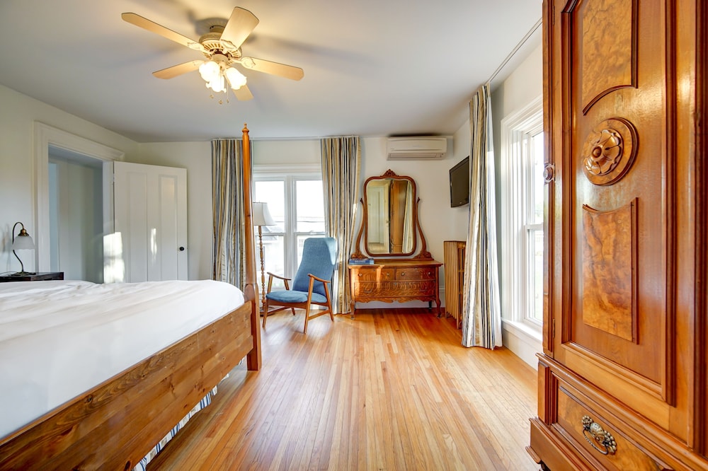 Classic Room, 1 King Bed