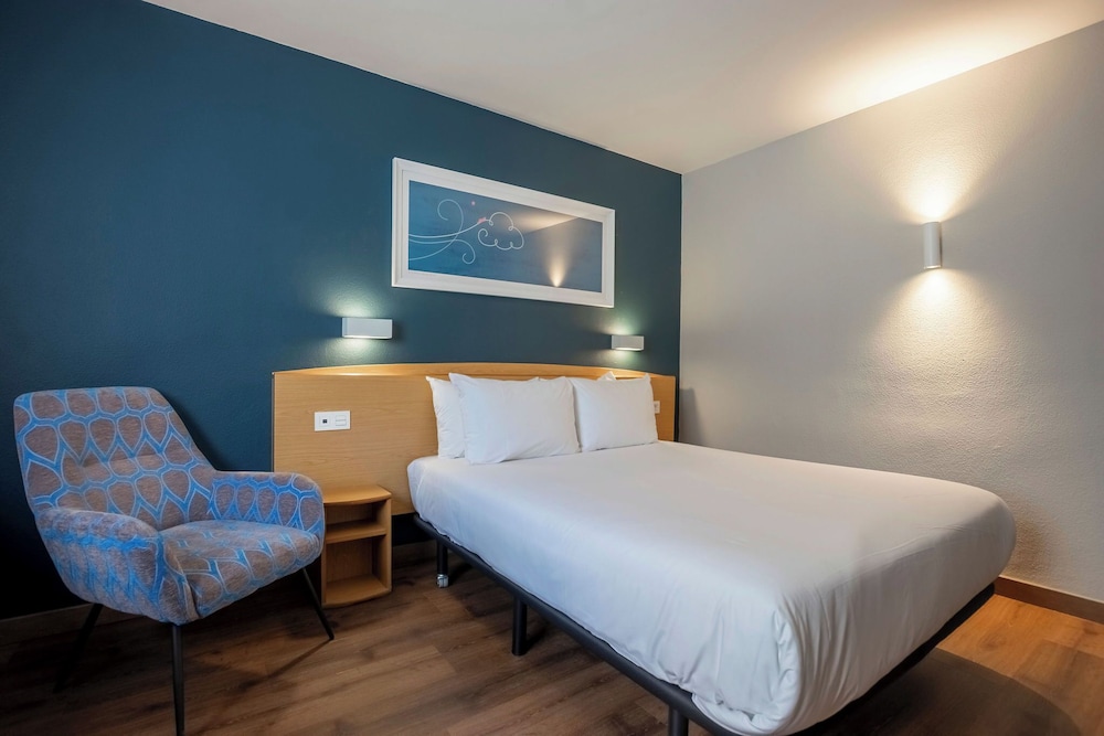 Room - Photo 7