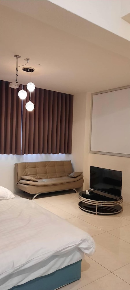 Deluxe Quadruple Room, Multiple Beds, Ensuite, Mountain View photo 3