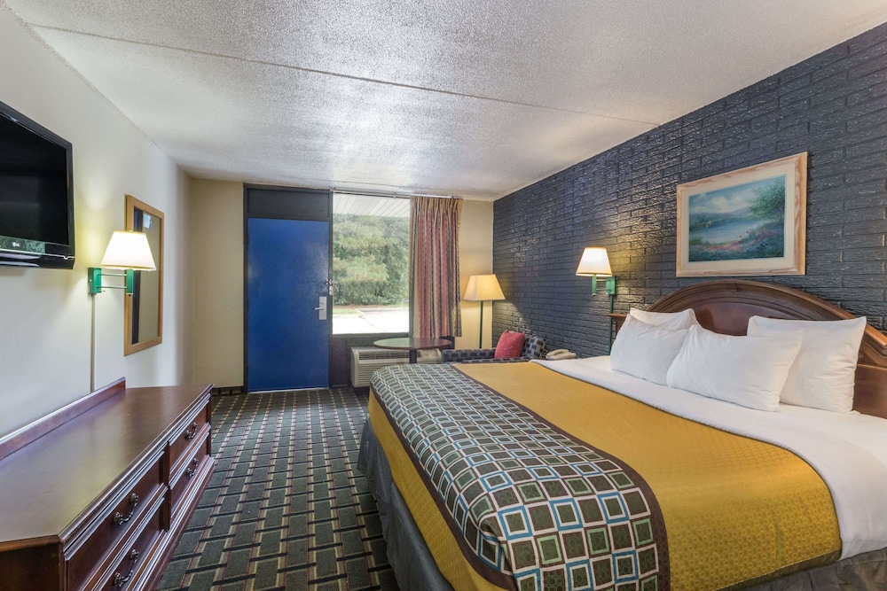 Room, 1 Queen Bed, Non Smoking - Photo 1