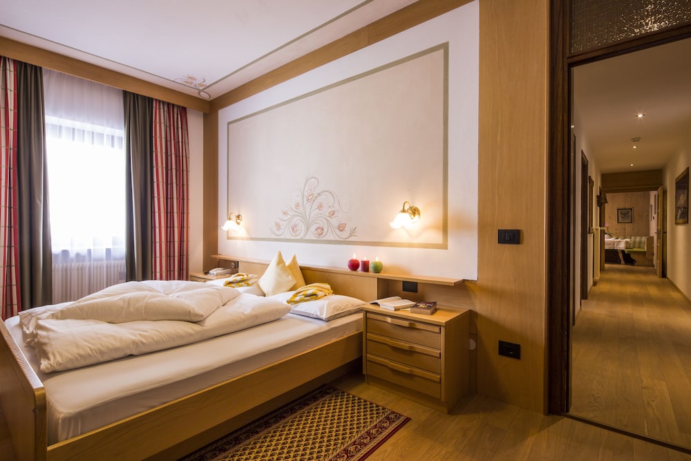 Suite, 2 Bedrooms (up to 6 people) photo 2