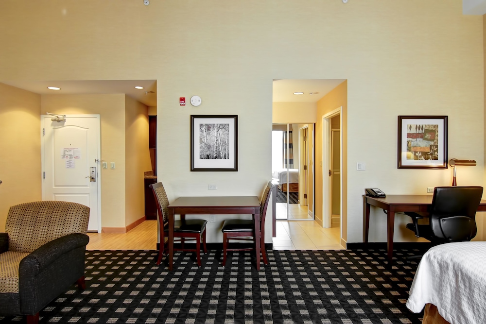 Deluxe Room, 1 King Bed, Non Smoking thumbnail 5