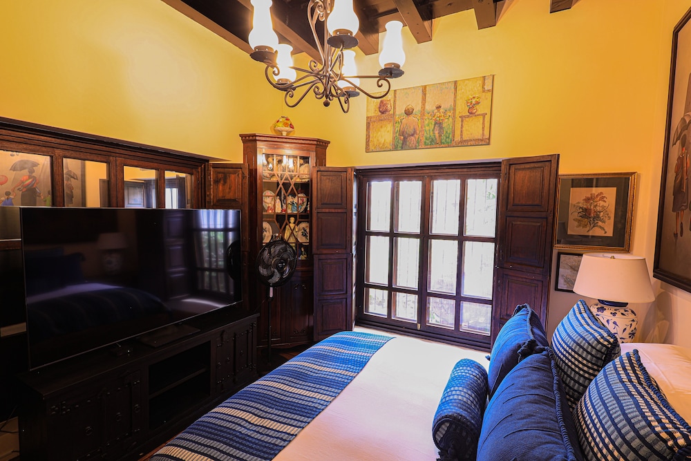 Luxury Room, 1 Queen Bed photo 2