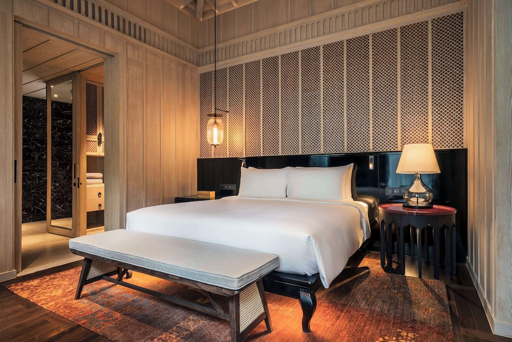 Suite, 1 King Bed (Beachfront) - Photo 4
