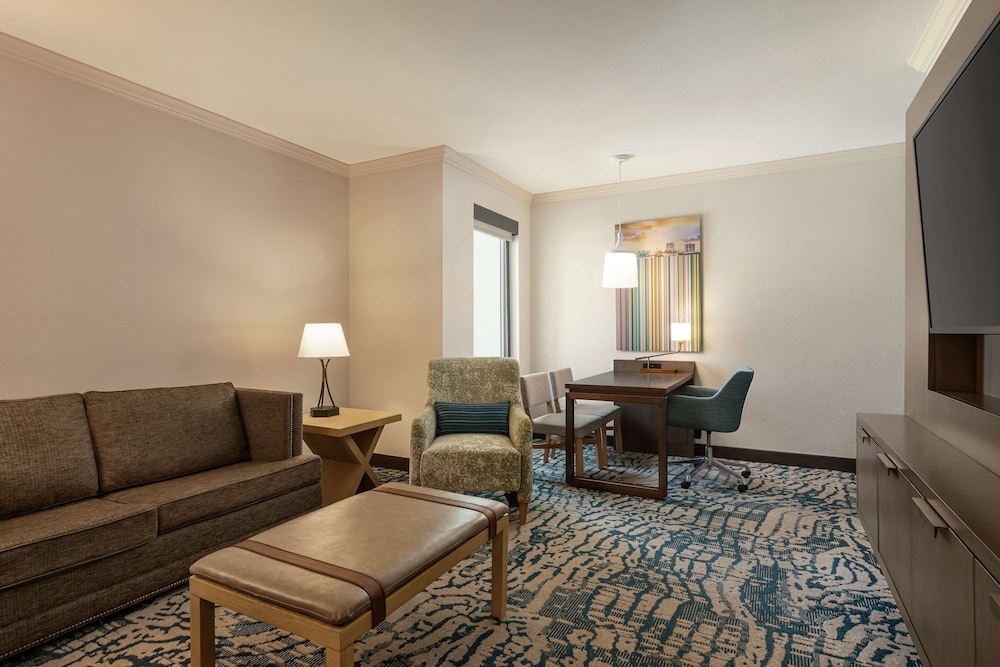 Suite, 1 King Bed, Accessible, Bathtub - Photo 1