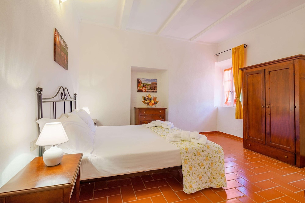 Basic Apartment - Photo 5