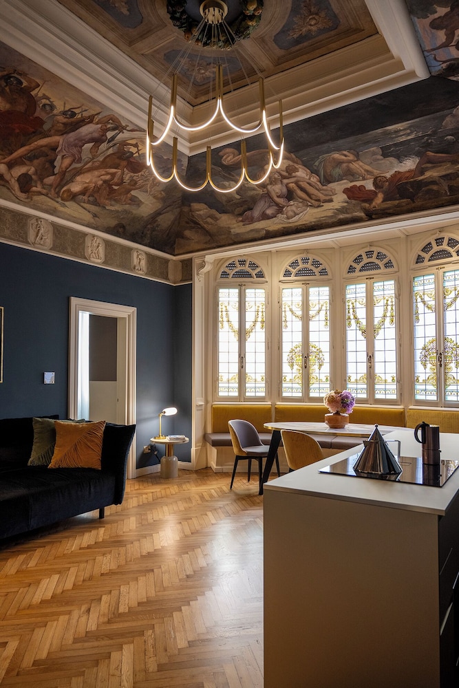 Apartment with frescoes