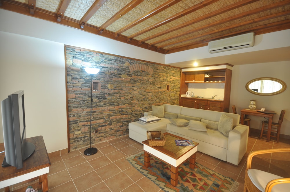 Suite, Garden View - Photo 2