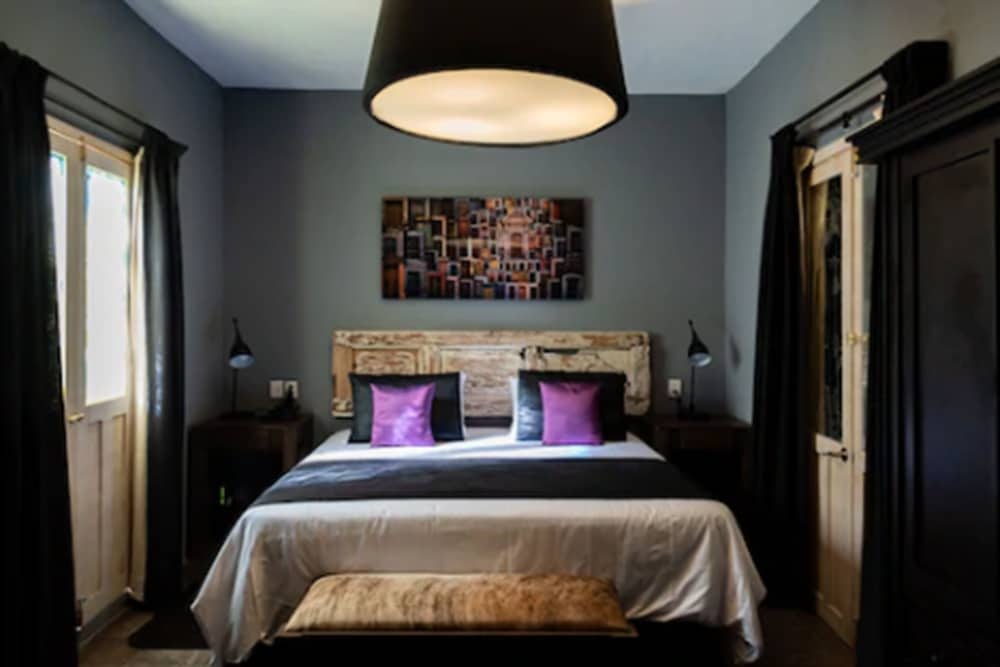 Standard Suite, 1 King Bed photo 1