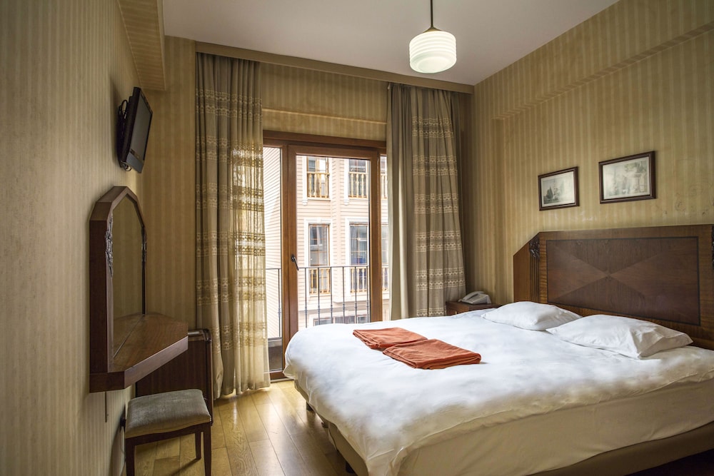 Standard Double or Twin Room photo 1