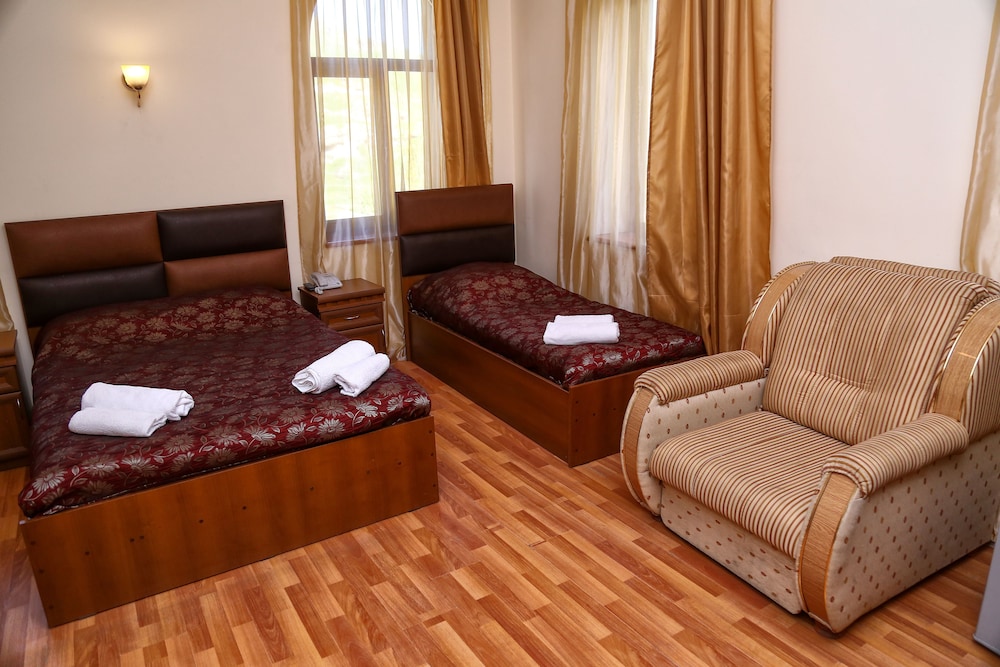 Standard Triple Room, 3 Twin Beds photo 2