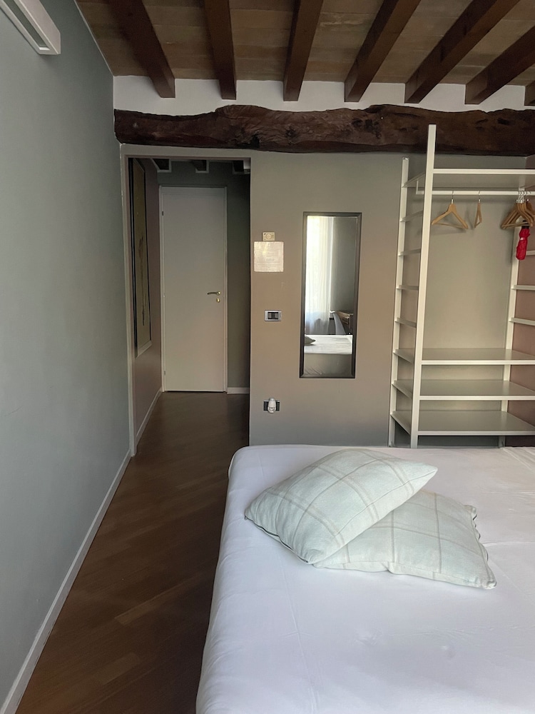 Double Room, 1 Queen Bed, Courtyard View