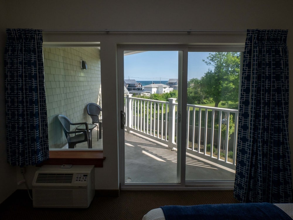 Deluxe Studio, 2 Queen Beds, Non Smoking, Balcony photo 3