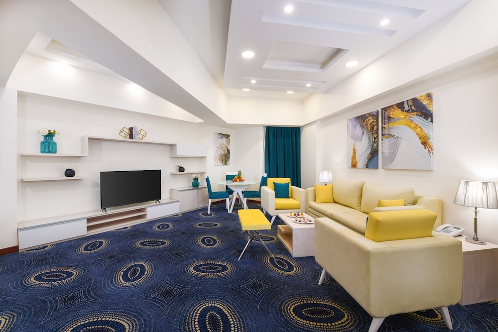 Presidential Studio Suite, Pool View