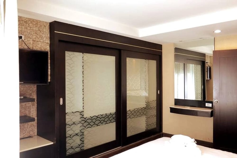 Apartment, 2 Bedrooms, Accessible, Balcony photo 2