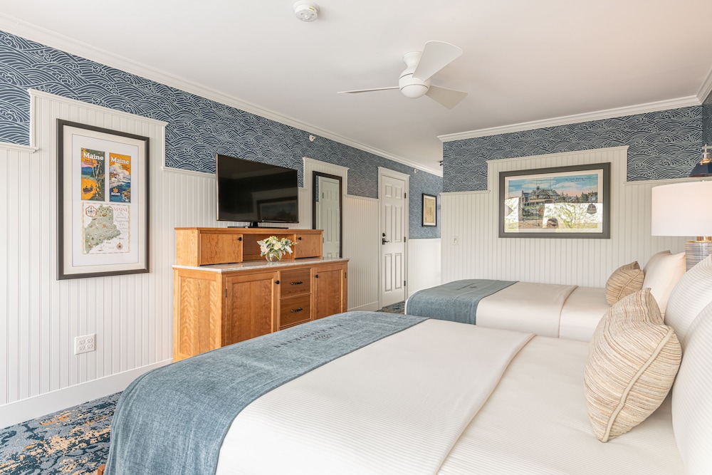 2 Queen Beds, Grounds View Accessible photo 2