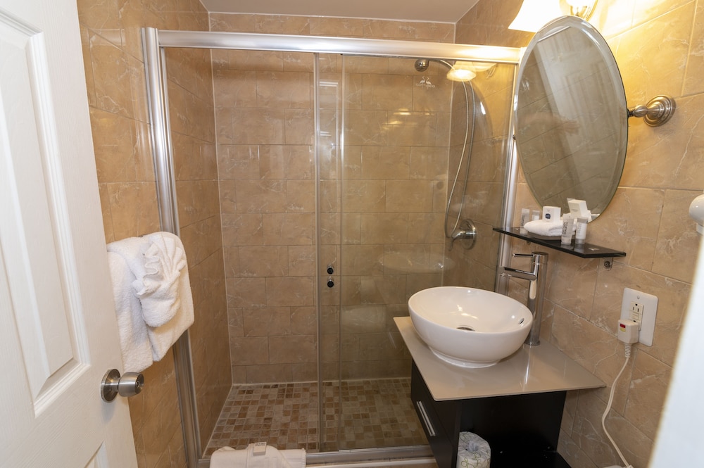 Luxury Double Room, 1 King Bed, Pool View - Photo 14
