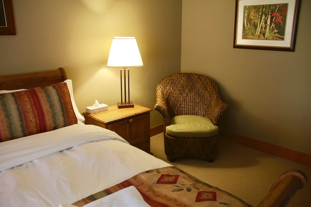 Premier Room, 1 Queen Bed, Mountain View photo 2