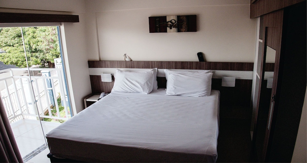 Apto c/ Cama Queen, Parque Aquático e Roupa de Cama