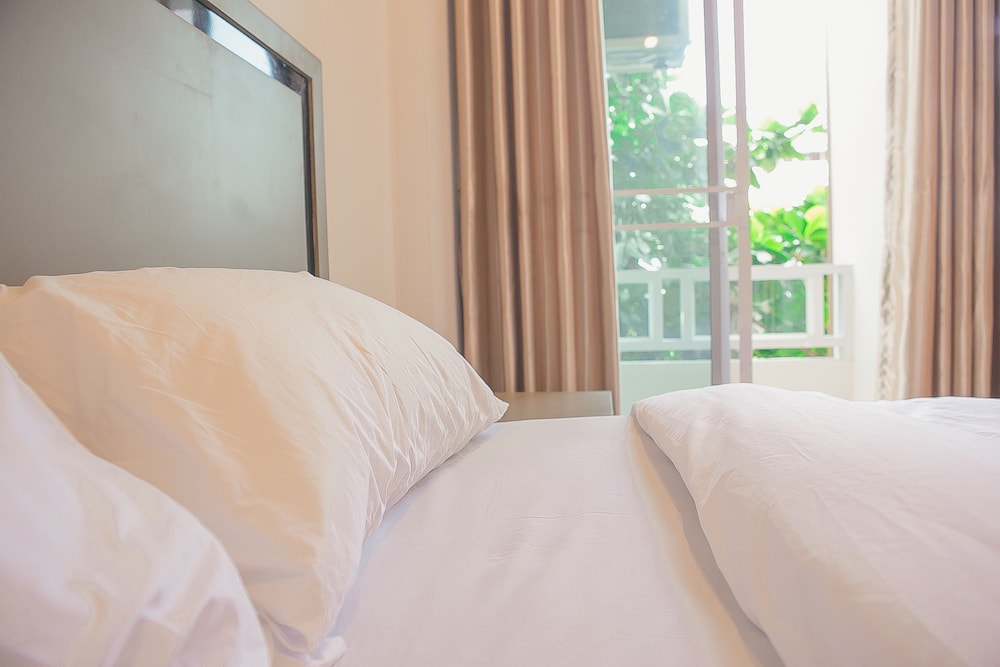 Deluxe Room, 1 King Bed photo 1