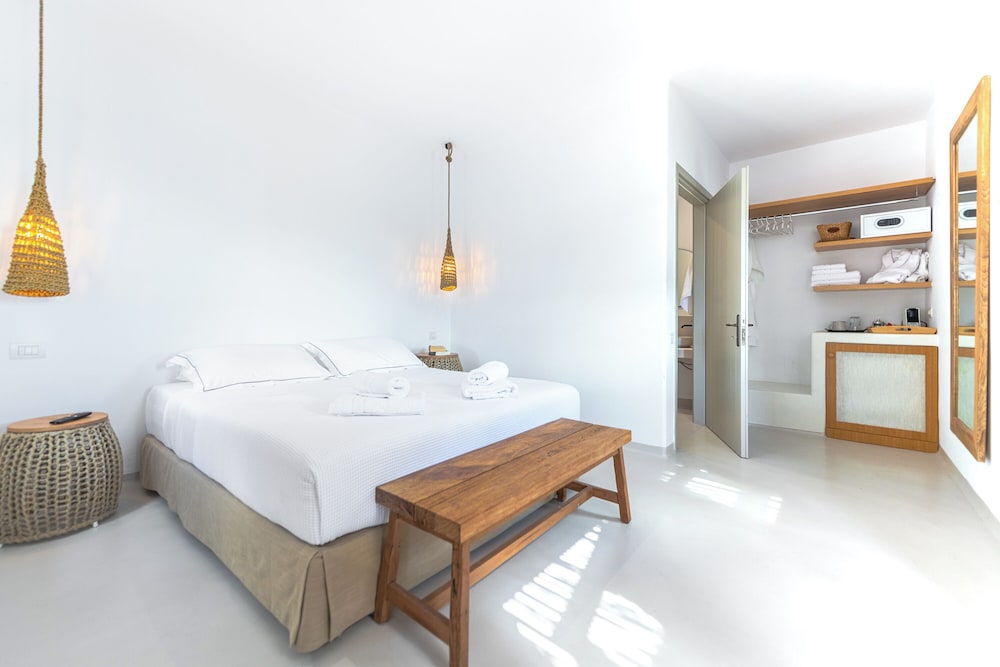 Economy Double or Twin Room, Partial Sea View