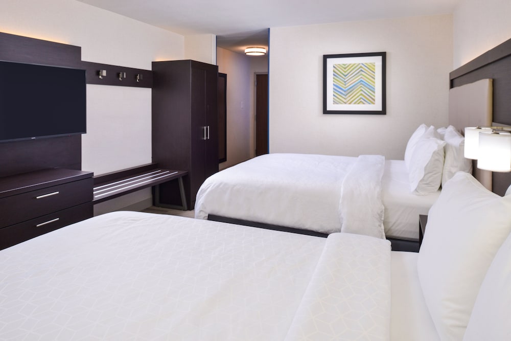 Standard Room, 2 Double Beds, Accessible (Communication, Roll-In Shower) photo 2