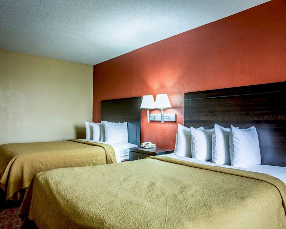 Standard Room, 2 Queen Beds, Non Smoking photo 2