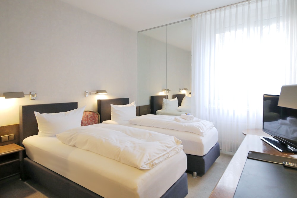 Basic Double or Twin Room, 1 Bedroom, Non Smoking photo 3