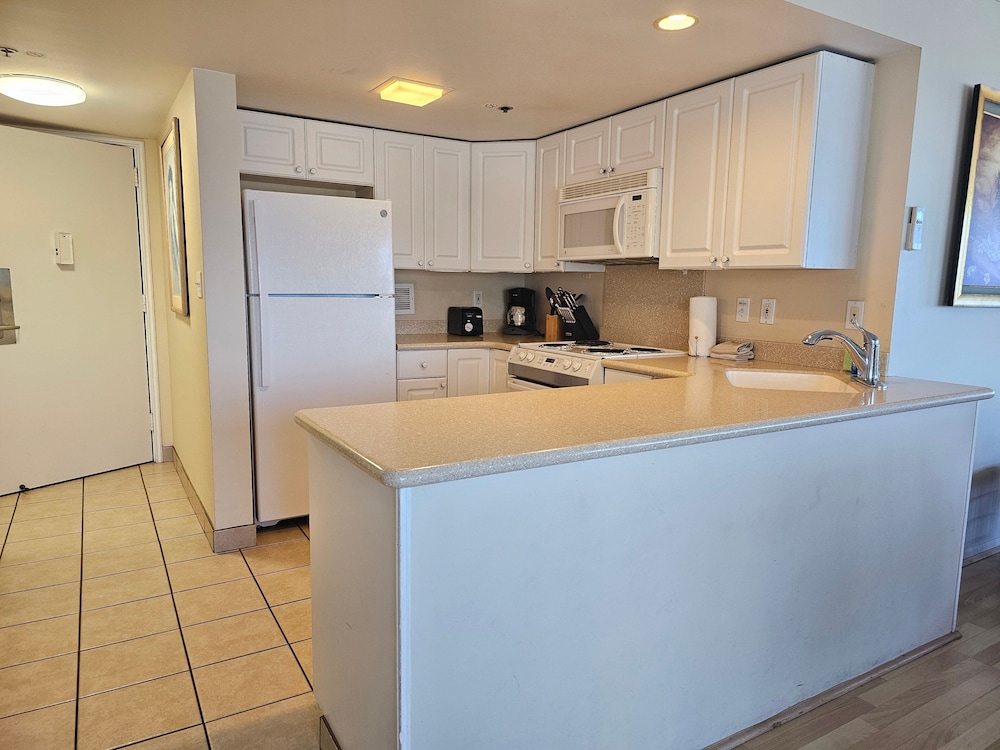 Ilikai Tower 943 Condo - Walk to the Beach, Shops & Restaurants! by RedAwning: Condo, 2 Bedrooms photo