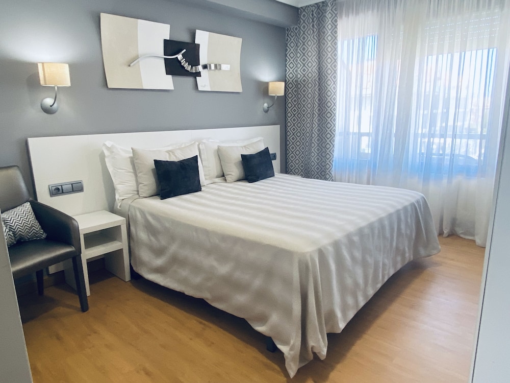 Habitación Doble o con Dos Camas, Terraza, Vista Parcial al Mar