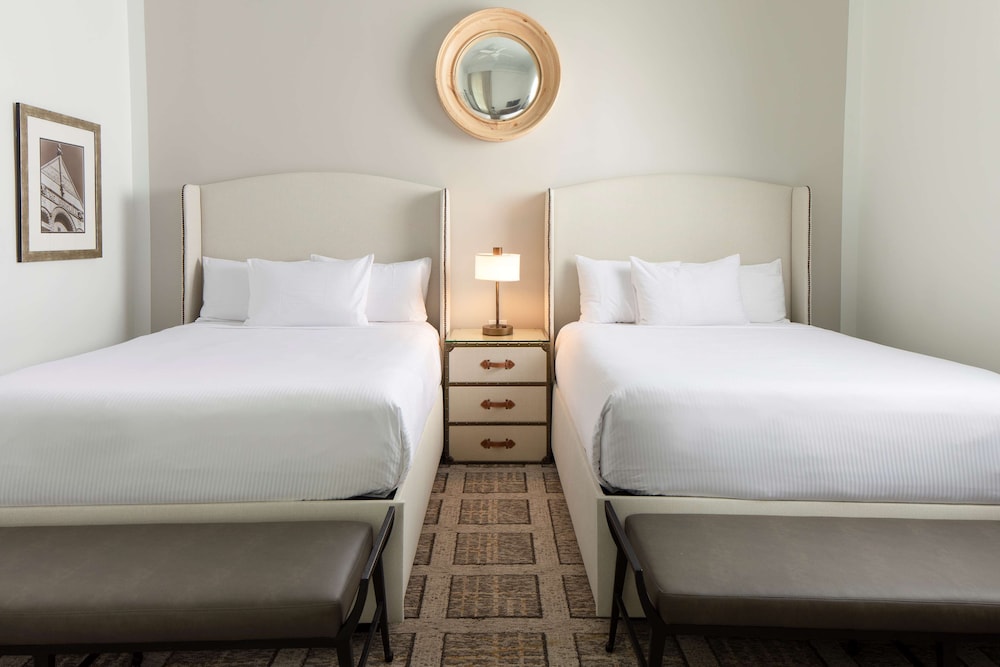 Suite, 2 Queen Beds (1886) - Photo 1