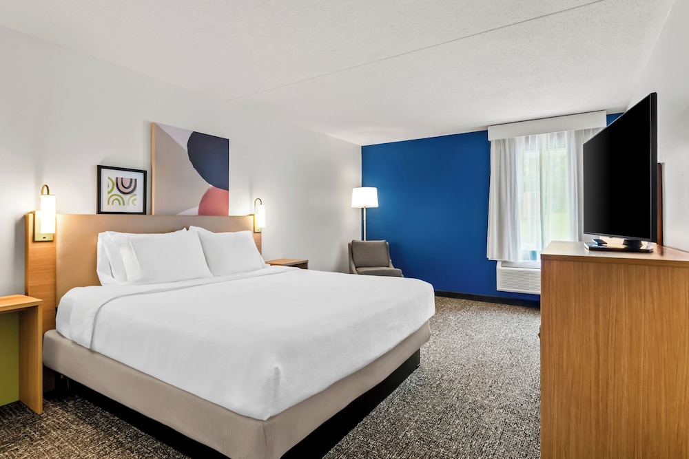 Room, 1 King Bed, Accessible, Bathtub (Mobility) photo 1