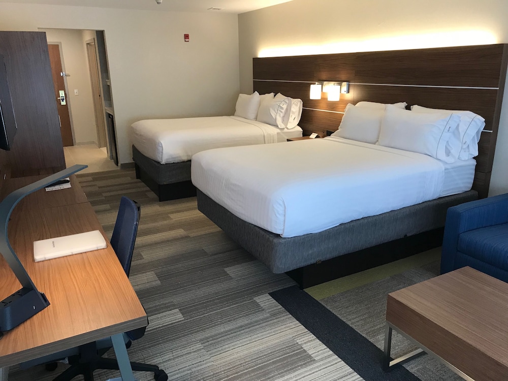 Suite, Multiple Beds (Additional Living Area) - Photo 6