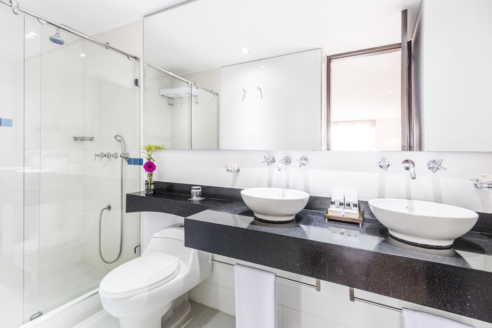 Premium Double Room, 2 Queen Beds - Photo 5