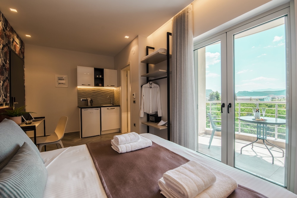 Deluxe Studio (Luxury Studio)