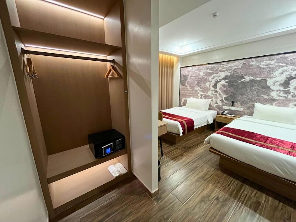 Superior Twin Room, Balcony, City View photo 2