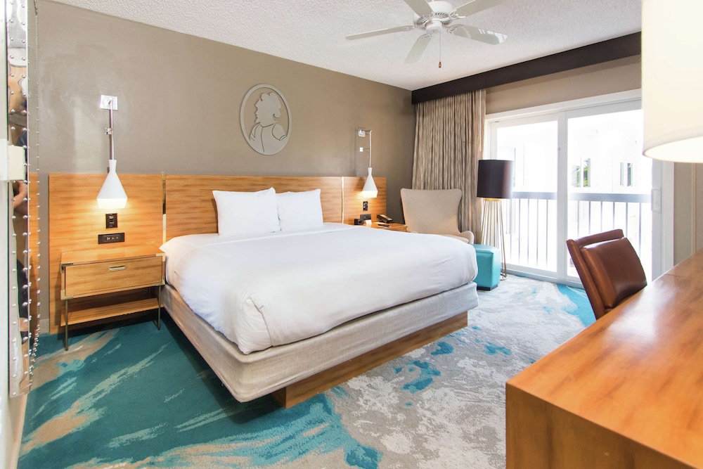 Room, Balcony, Pool View - Photo 1