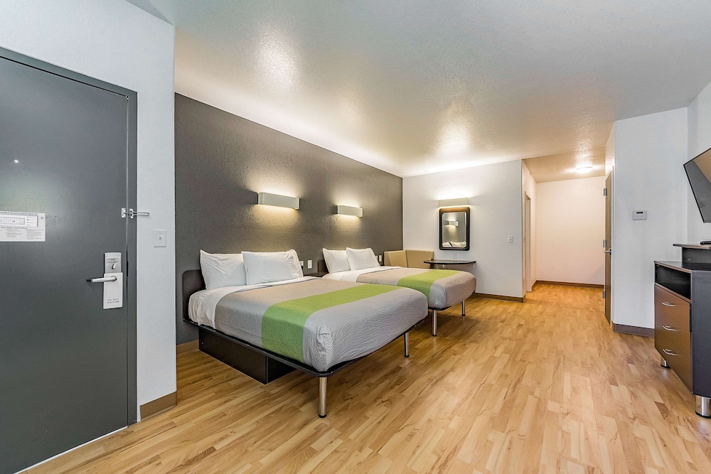 Deluxe Suite, 2 Queen Beds, Non Smoking, Kitchenette - Photo 11