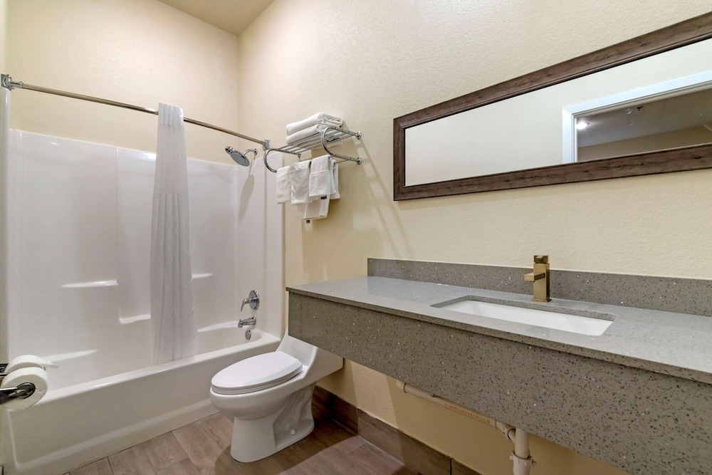 Suite, 2 Queen Beds, Non Smoking - Photo 4