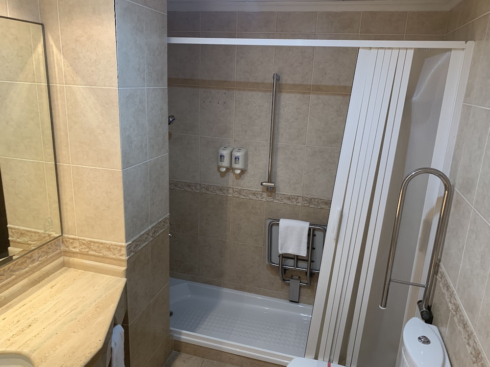 Double or Twin Room - Photo 5