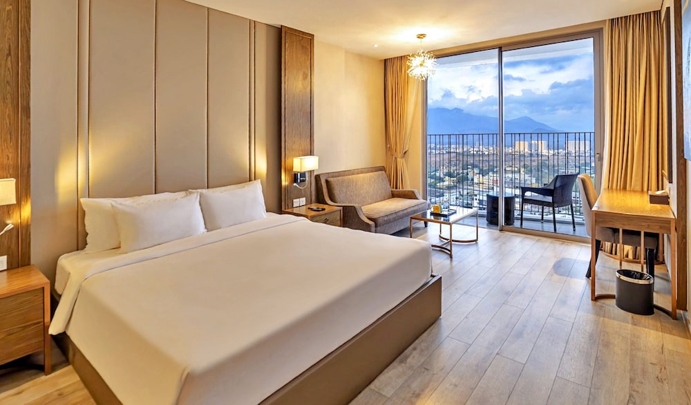 Deluxe Condo, City View
