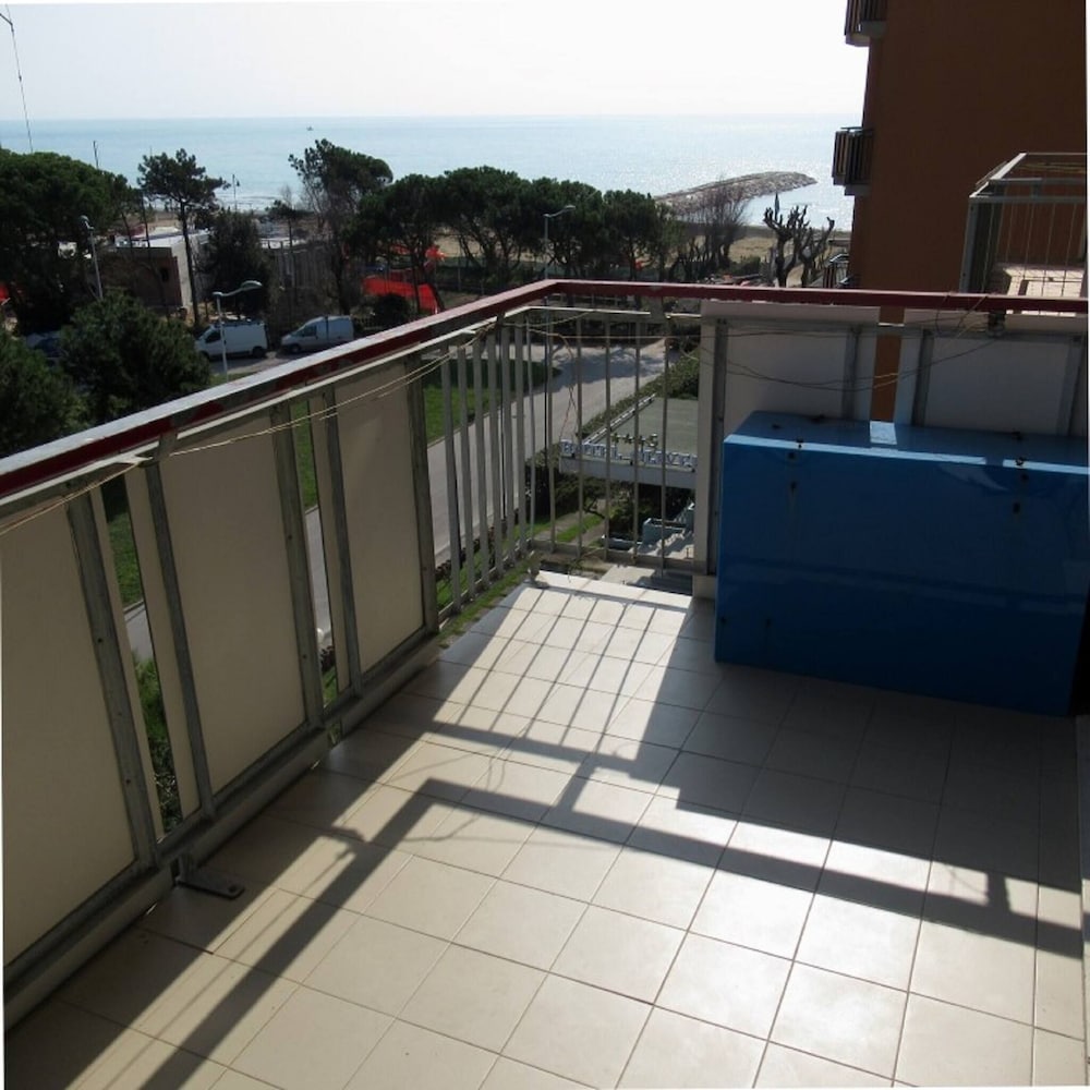 Studio, Multiple Bedrooms, Balcony, Ocean View photo 3