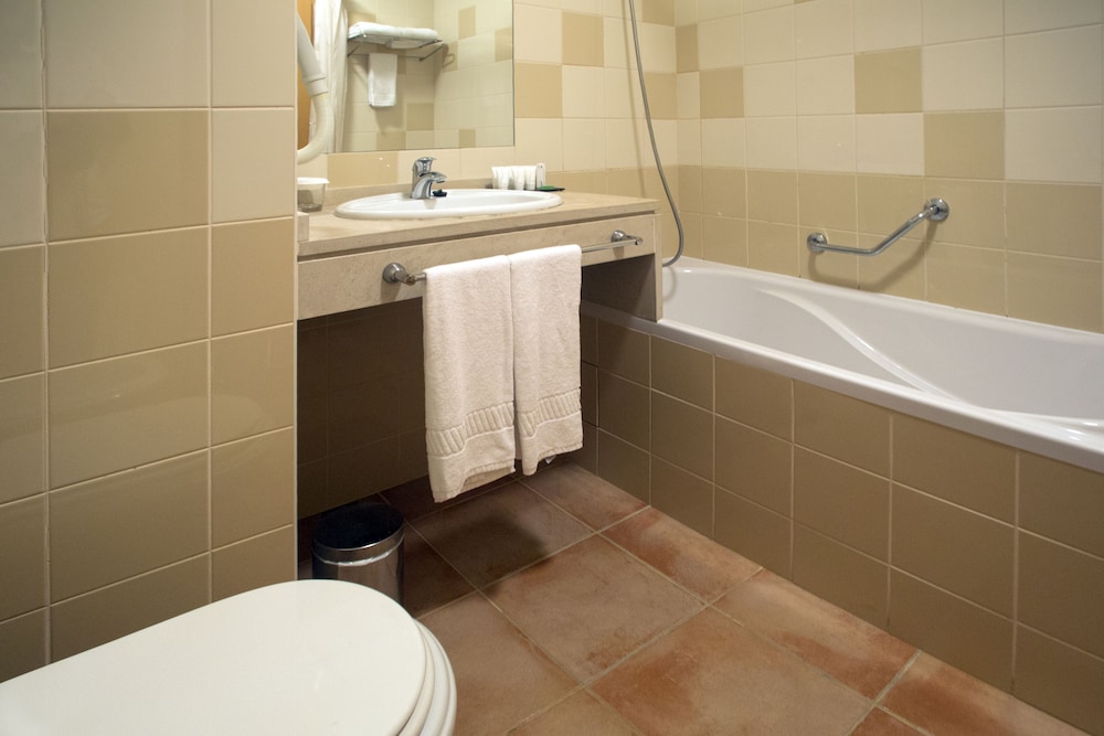 Apartment, 1 Bedroom, Pool View (1 adult) - Photo 7