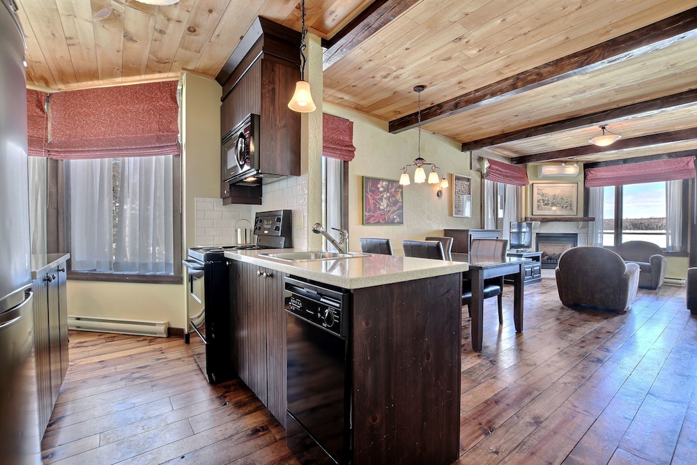 Grand Classic Condo photo 1