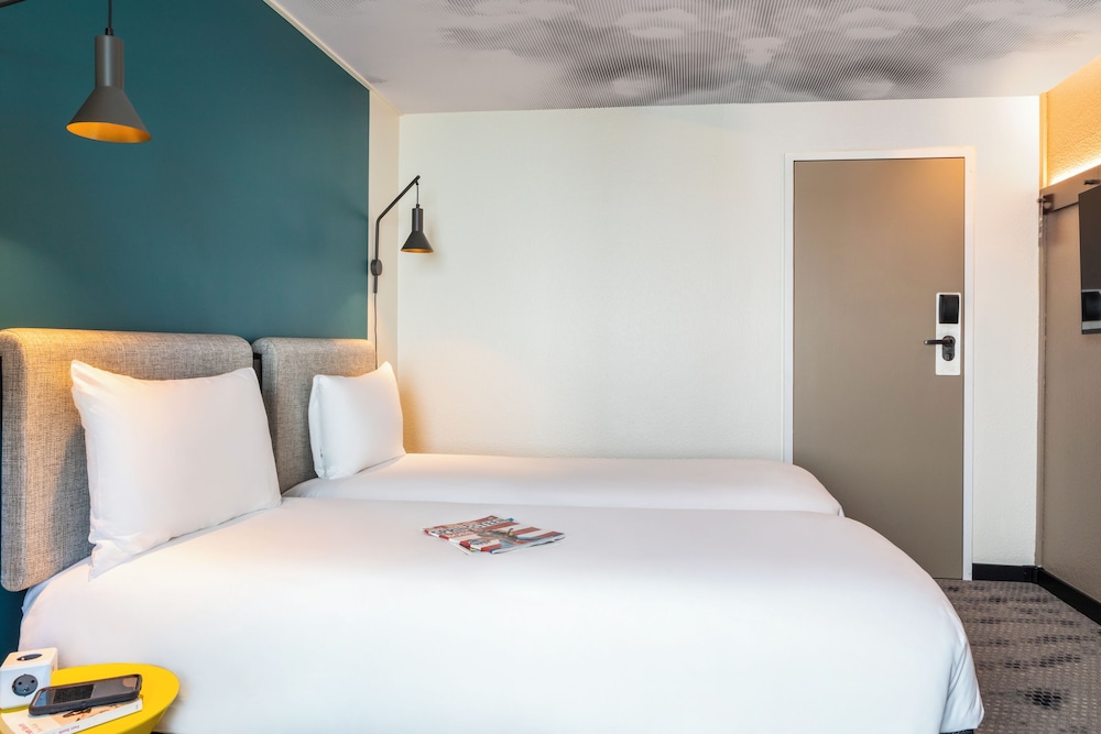 Standard Room, 2 Twin Beds - Photo 4