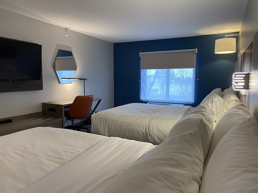 Suite, 2 Queen Beds - Photo 9