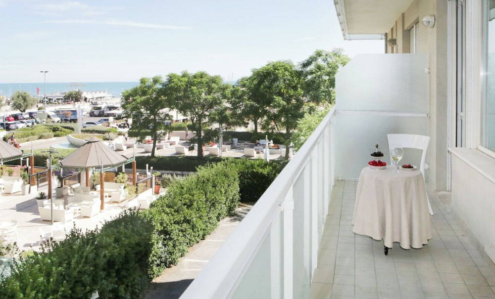 Deluxe Condo, 1 Queen Bed with Sofa bed, Non Smoking, Sea View