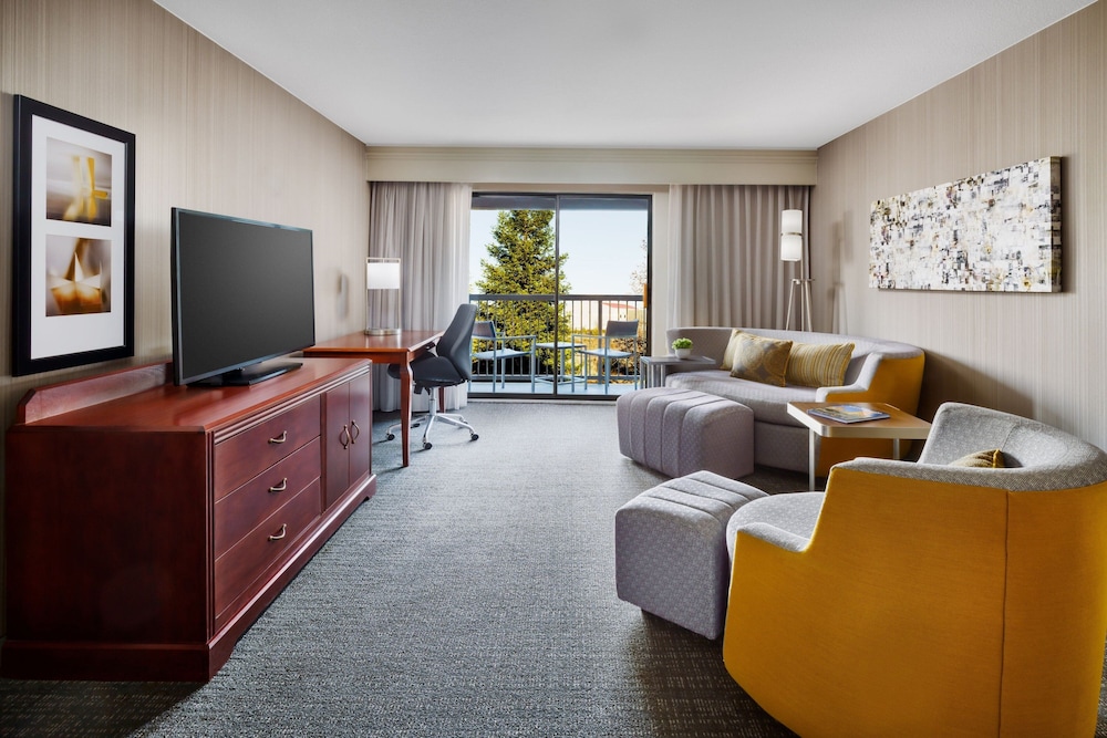 Suite, 1 Bedroom - Photo 3
