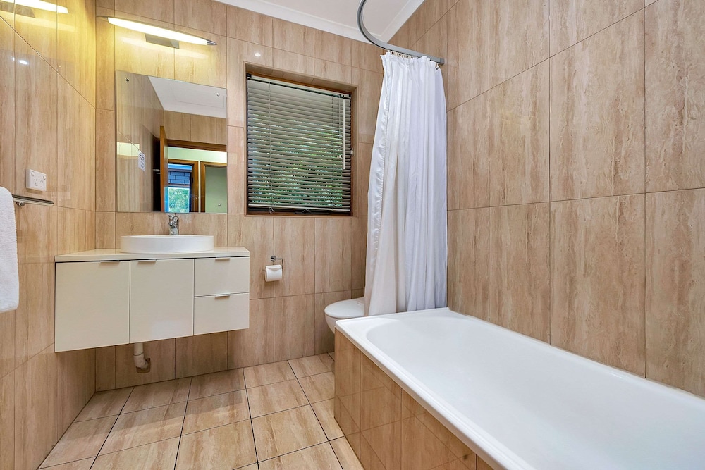 Room, Multiple Beds, Non Smoking - Photo 6