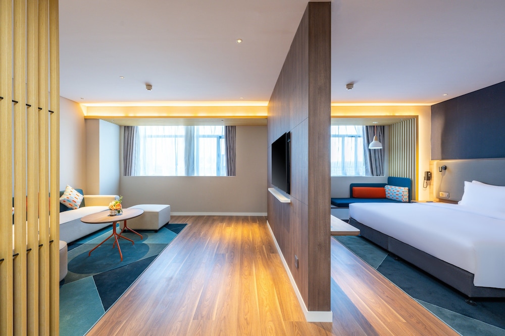 Suite, 1 Bedroom - Photo 5